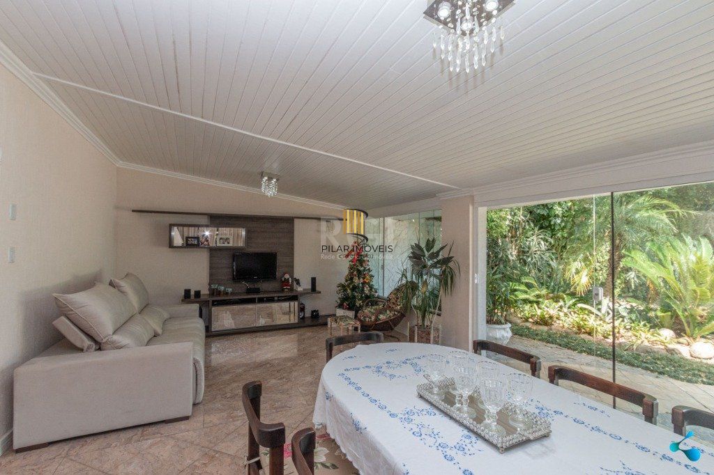 Casa para Venda - 240m², 3 dormitórios, sendo 1 suites, 3 vagas - Partenon