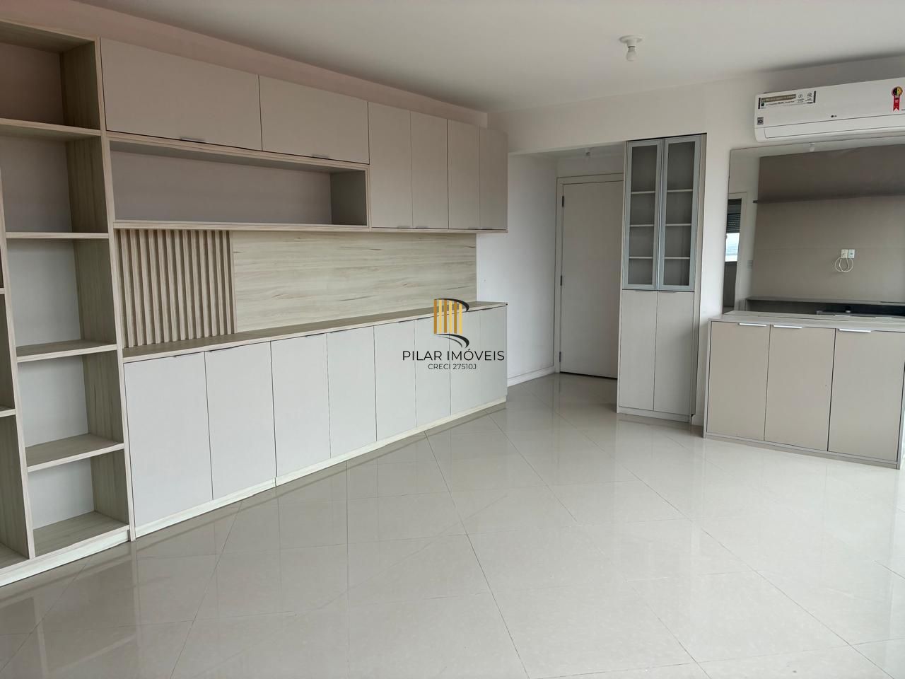 Vende-se amplo apartamento 3 quartos com suíte e 2 vagas no Menino Deus  - 158,4m²