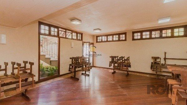 Vende-se ampla casa em condomínio com 3 quartos, suite master, sacada, perto da Encol - 292m² - Bela Vista
