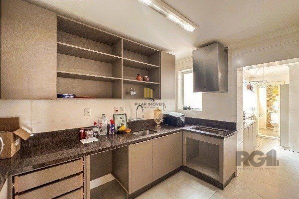Vende-se excelente apartamento 2 suítes, 2 vagas cobertas com depósito - 116m² - Petrópolis
