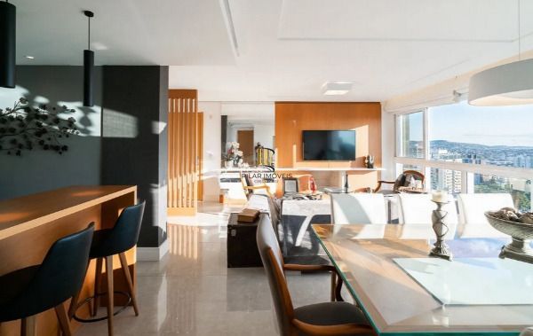 Vende-se amplo apartamento com 3 suítes, 126m² e 2 vagas - Petrópolis