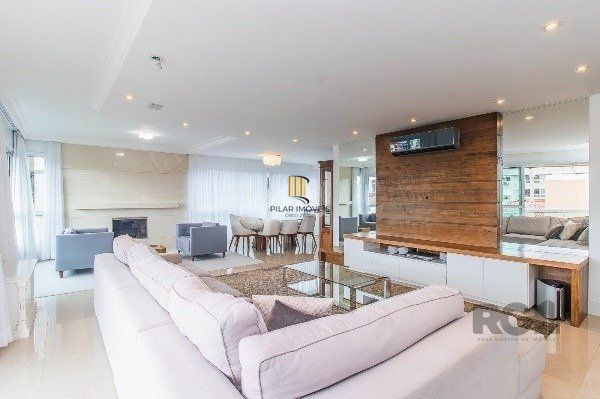 Apartamento de alto padrão, 3 suítes, 3 vagas, ao lado da Praça da Encol