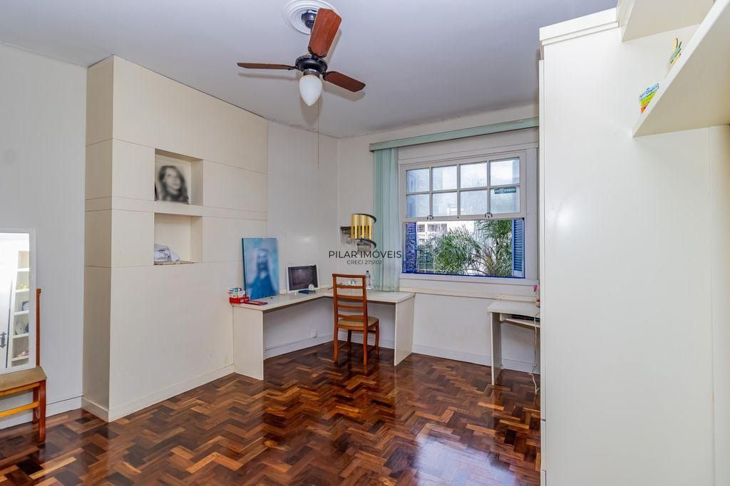 Vende-se apartamento com 2 quartos, sacada e 1 vaga – 113 m² – Moinhos de Vento