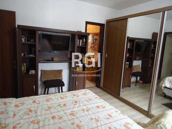 Casa à Venda – 320m², 3 Dormitórios (1 Suíte), 5 Vagas – Partenon