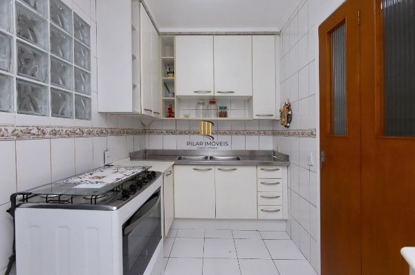 Vende-se apartamento com 3 quartos (1 suíte), 104 m² e 1 vaga – Moinhos de Vento