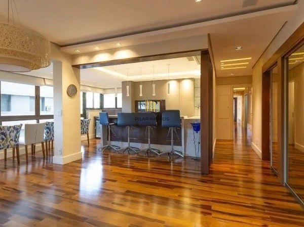 Vende-se amplo apartamento luxuoso 3 suítes e 3 vagas, hidro, mobiliado, dependência completa - 221m² - Bela Vista
