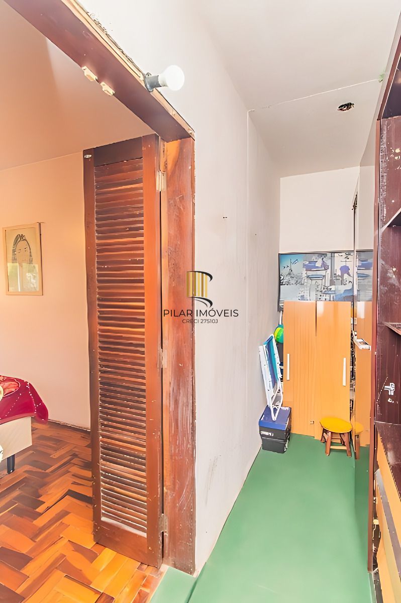 Vende-se apartamento com 3 quartos com closet - Petrópolis