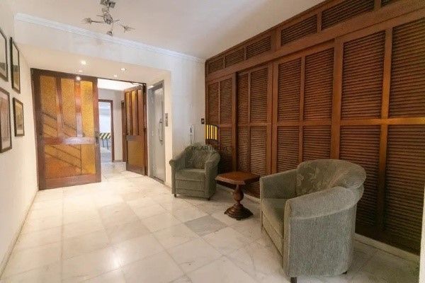 Vende-se apartamento com 3 quartos, 1 suíte, 2 vagas e 116m² - Moinhos de Vento