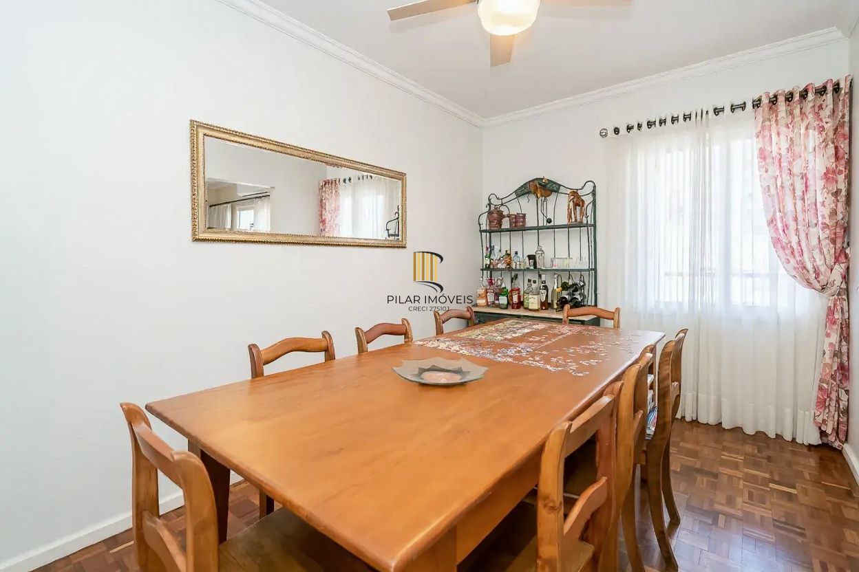 Vende-se apartamento com 3 quartos (1 suíte), 139 m², 2 vagas – Moinhos de Vento