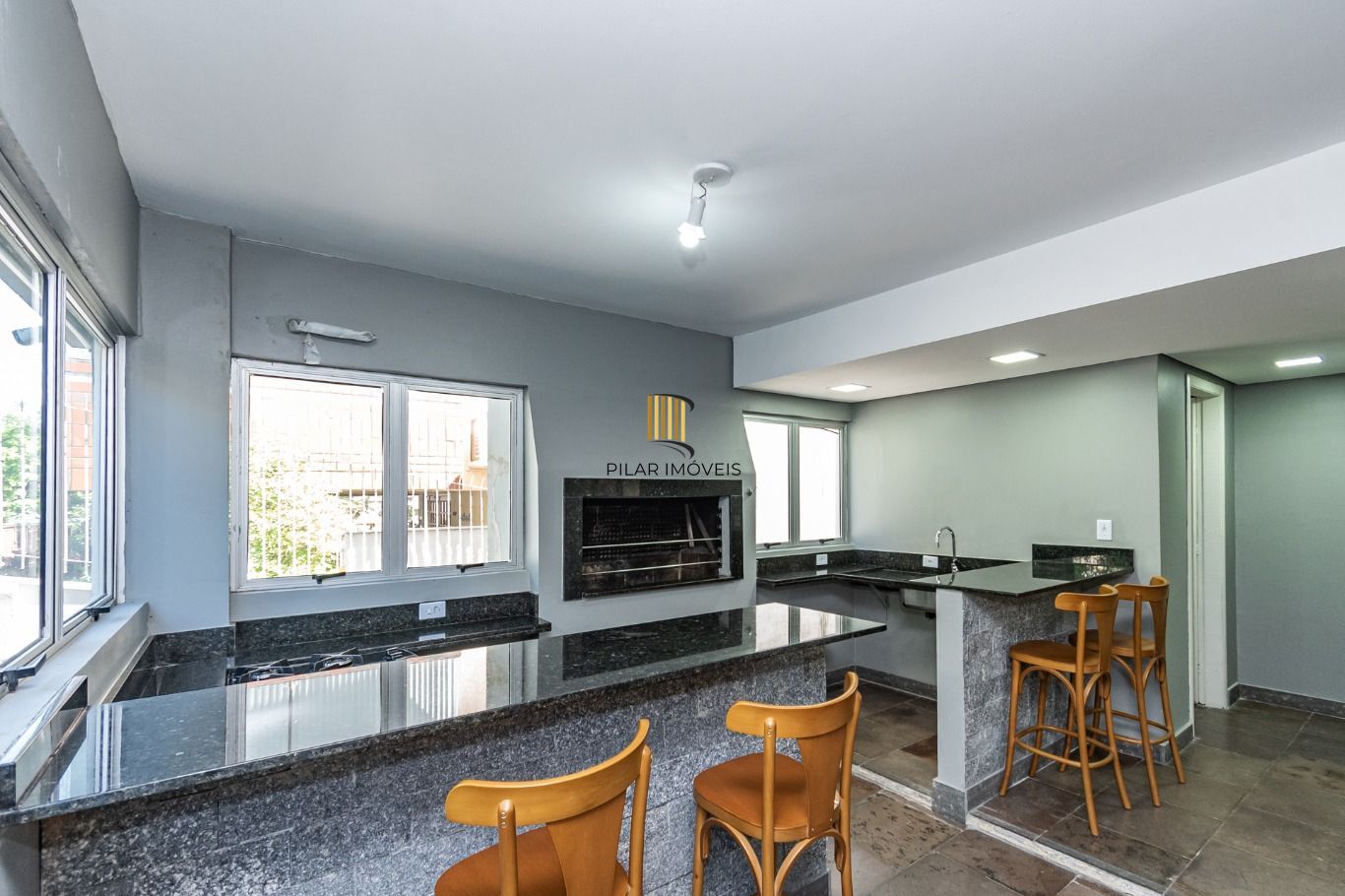 Vende-se apartamento com 3 quartos (1 suíte), 133 m² e 1 vaga – Petrópolis