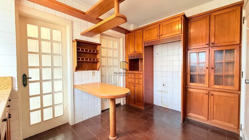 Apartamento alto padrão com 3 quartos, ótima localização e 173 m² - Moinhos de Vento