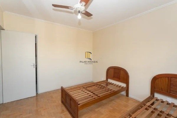 Vende-se apartamento com 3 quartos, 1 suíte, 2 vagas e 116m² - Moinhos de Vento