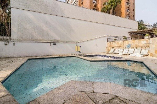 Apartamento Amplo de 3 Dormitórios com Suíte, Lareira e Infraestrutura Completa - 146m² - Mont Serrat