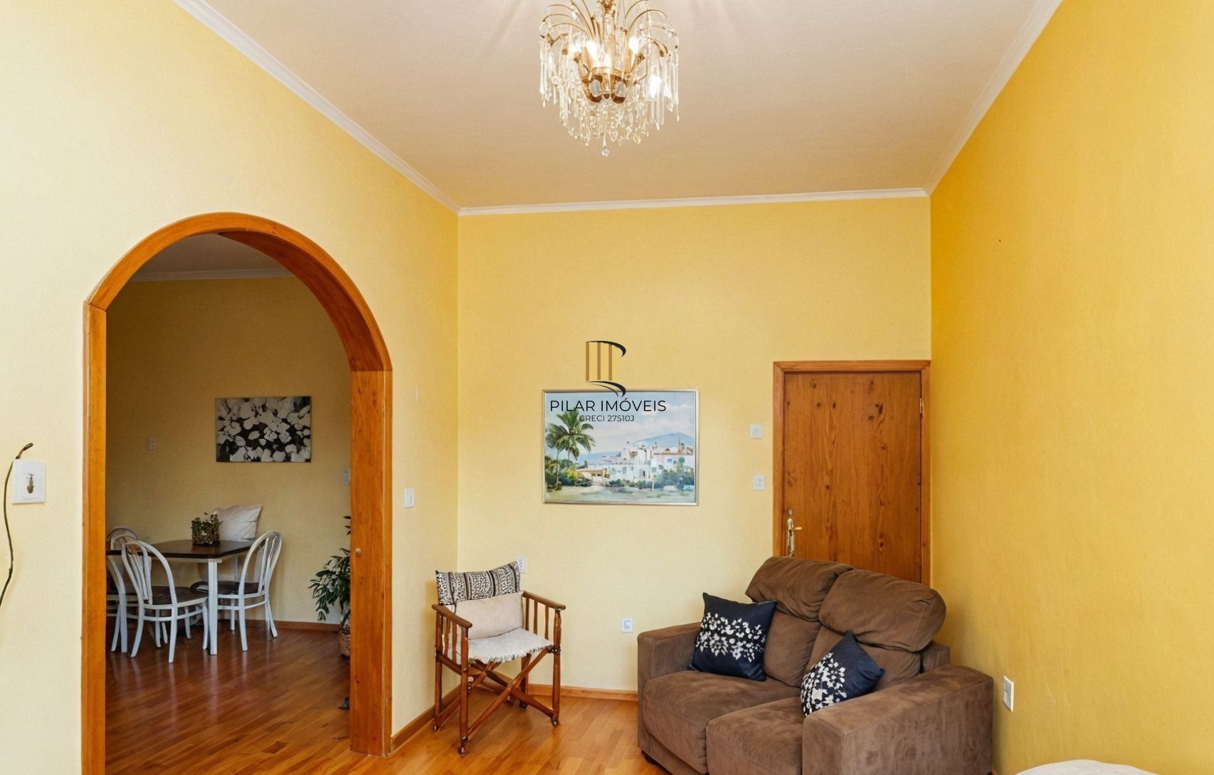 Vende-se amplo apartamento com 3 quartos(1 suíte), 95m² e sacada - Petrópolis