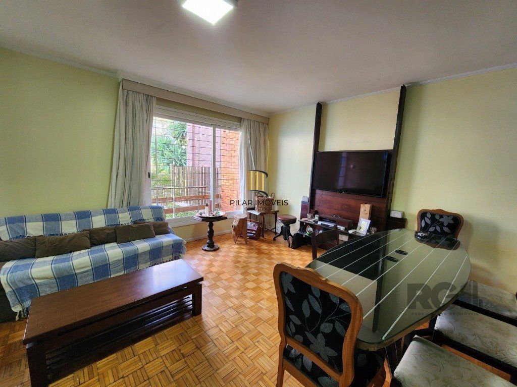 Vende-se excelente cada 3 quartos com suíte, 4 vagas, anexo comn salão de festas, podendo ser usada para fins comerciais - 255m² - Chácara das Pedras