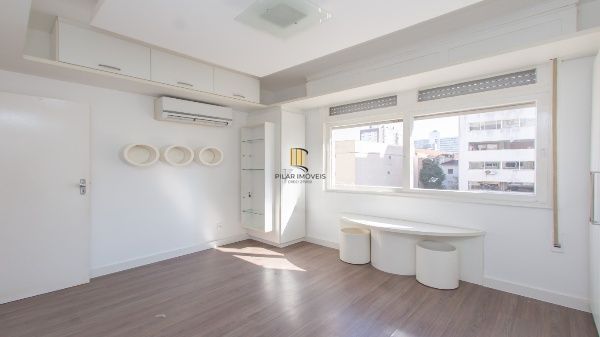 Vende-se apartamento com 3 quartos (1 suíte), 97 m² e 1 vaga – Bom Fim
