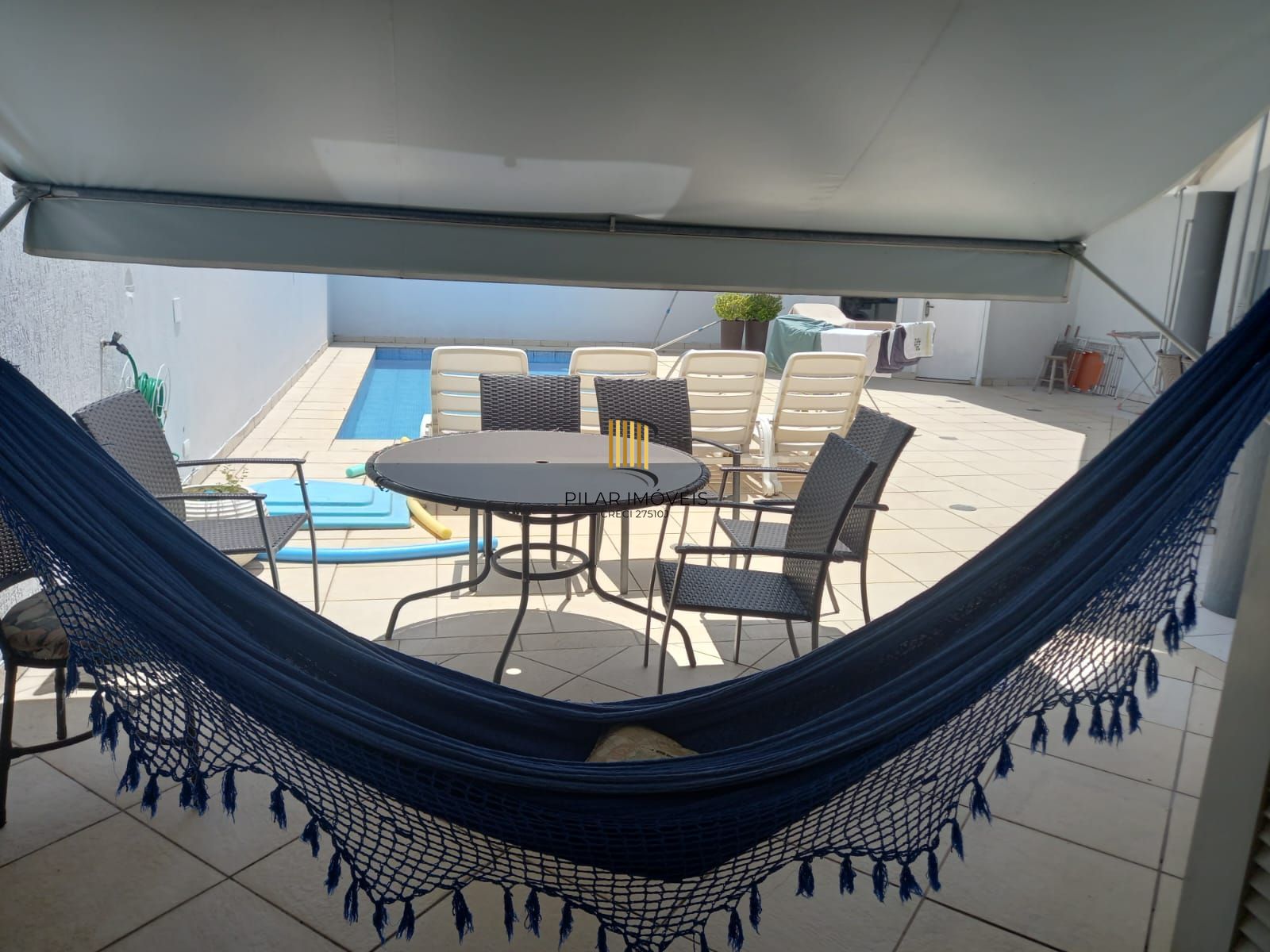 Vende-se sobrado com 5 quartos (3 suítes), 428m² e 3 vagas – Alto Petrópolis