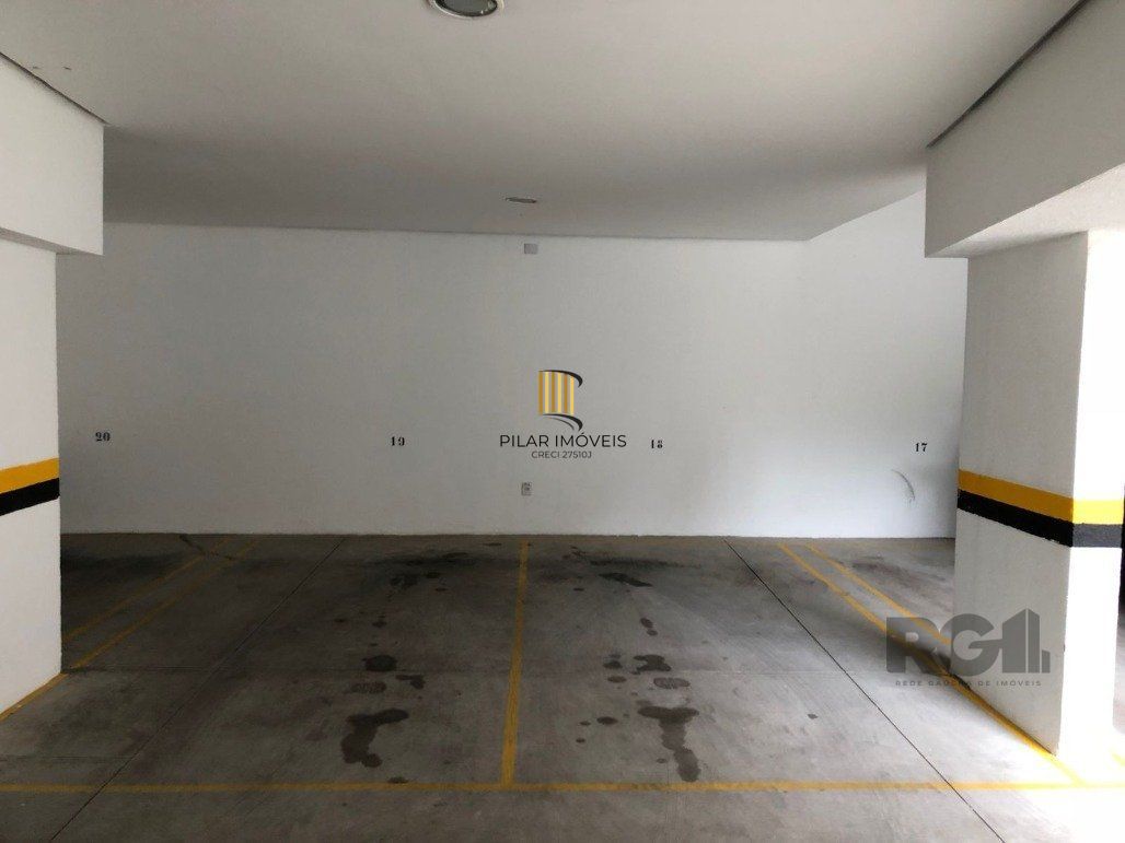 Vende-se apartamento mobiliado, 2 quartos, 1 suíte, 2 vagas - Petrópolis