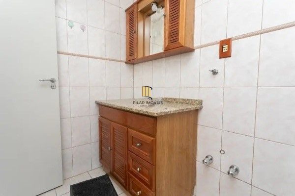 Vende-se apartamento com 3 quartos, 1 suíte, 2 vagas e 116m² - Moinhos de Vento