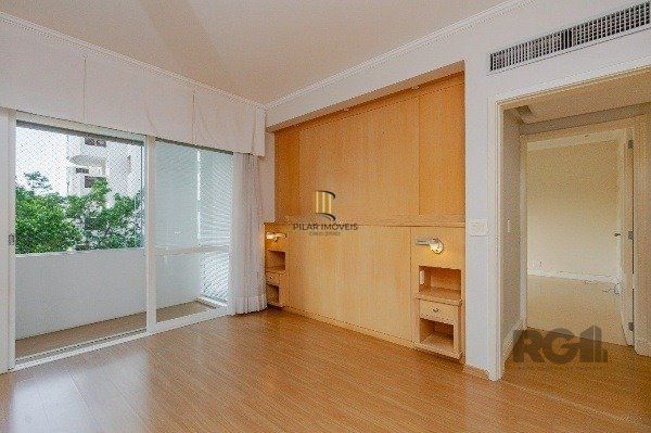 Vende-se luxuoso apartamento 3 quartos c/ suíte, dependência de empregada, gabinete, 2 vagas cobertas - 283m² - Moinhos de Vento