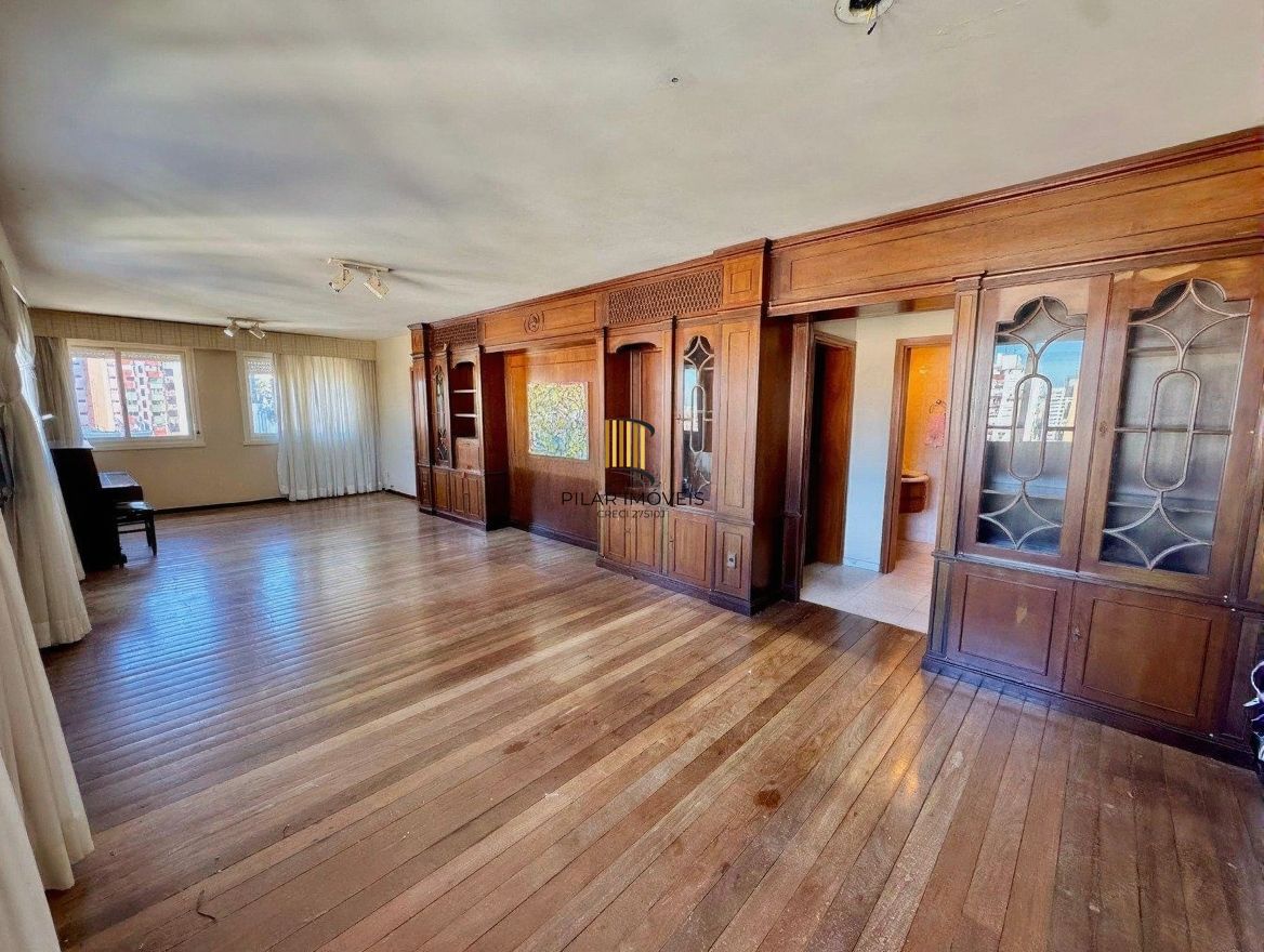 Vende-se apartamento com 3 quartos(1 suíte), 174m² e 2 vagas - Bom Fim