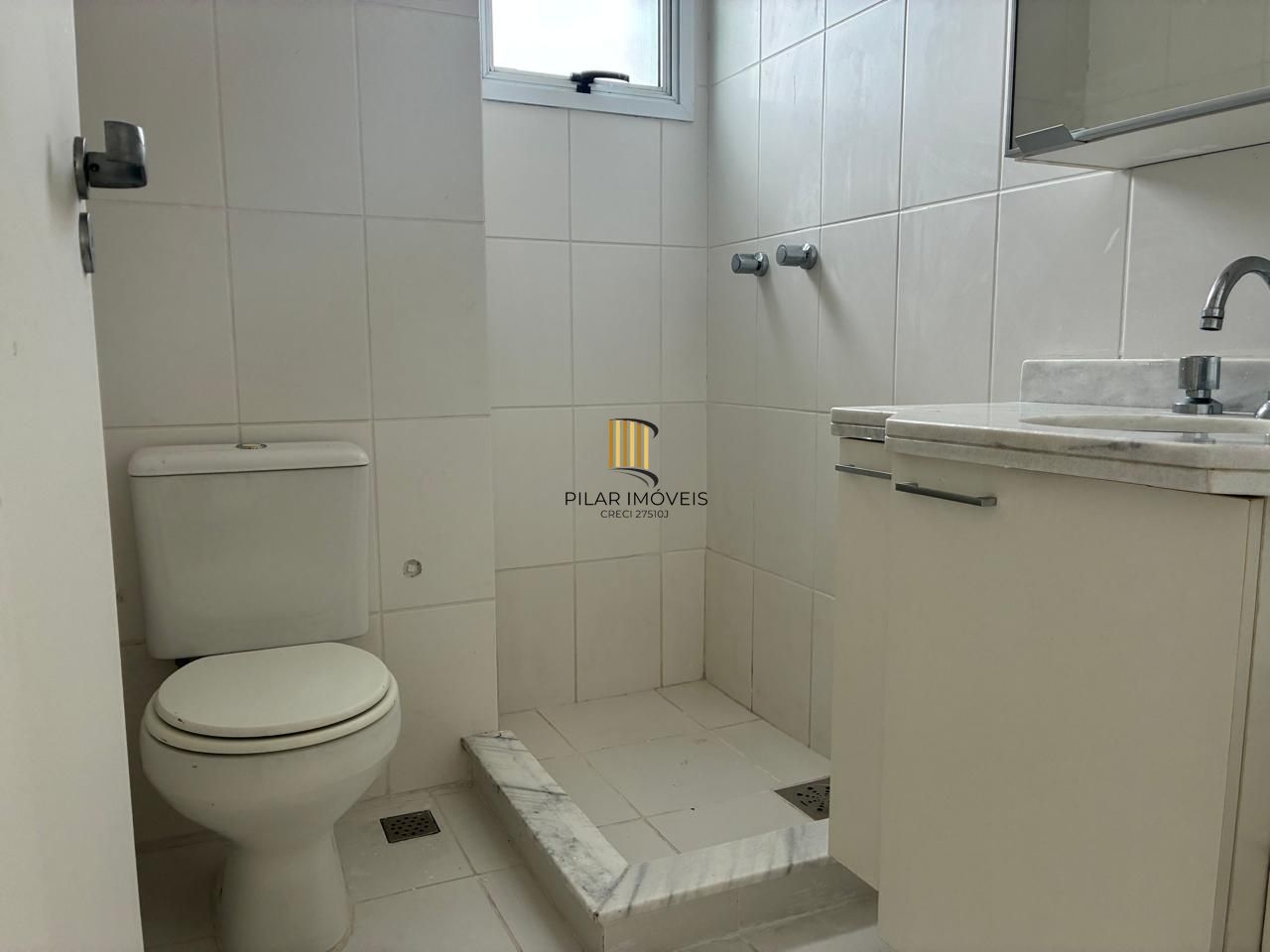 Vende-se amplo apartamento 3 quartos com suíte e 2 vagas no Menino Deus  - 158,4m²