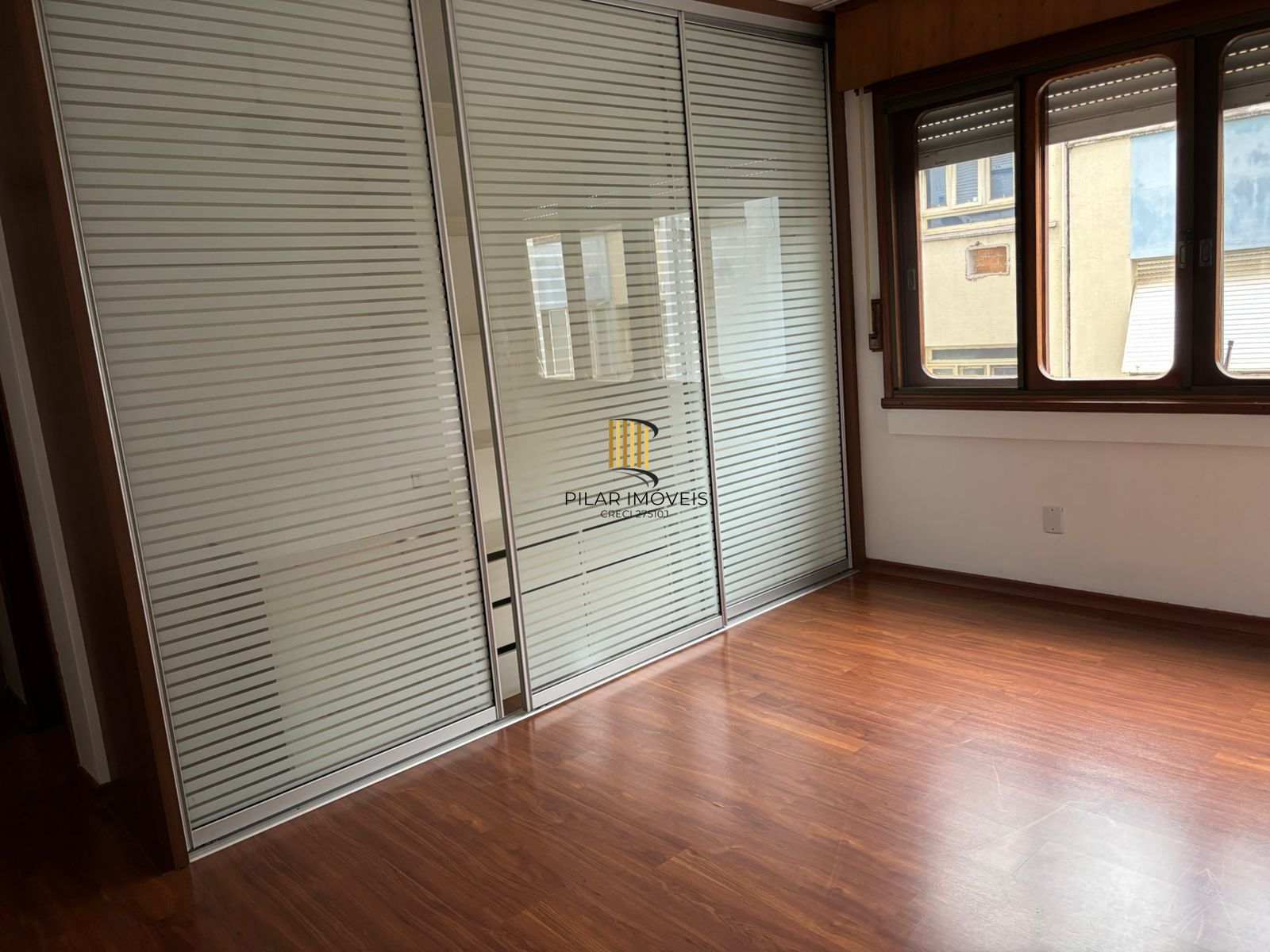 Vende-se apartamento com 3 quartos( 1 suíte), 111m² e 1 vaga – Auxiliadora