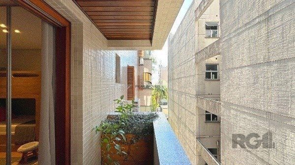 Apartamento de 200m², 4 quartos, 1 suíte e 4 vagas – Moinhos de Vento