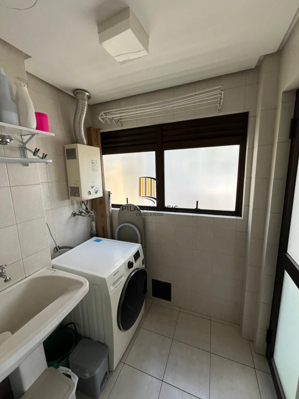Vende-se apartamento com 2 quartos, suíte e sacada com churrasqueira – 74 m² - Bom Fim