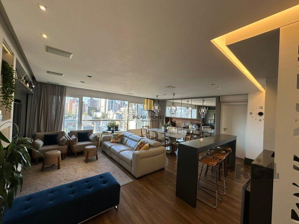 Vende-se luxuoso apartamento com 3 suítes, 2 vagas, lareira no bairro Rio Branco com 133m²