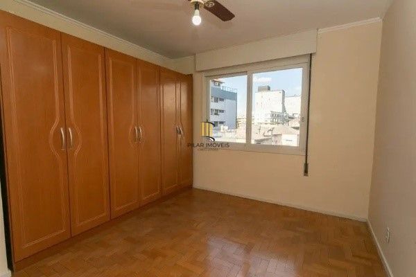 Vende-se apartamento com 3 quartos, 1 suíte, 2 vagas e 116m² - Moinhos de Vento