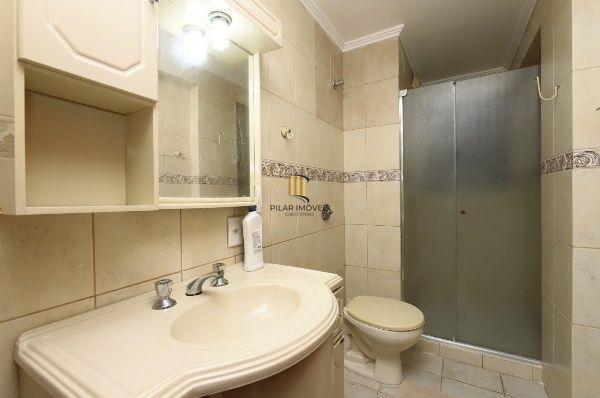 Vende-se apartamento com 3 quartos (1 suíte), 104 m² e 1 vaga – Moinhos de Vento