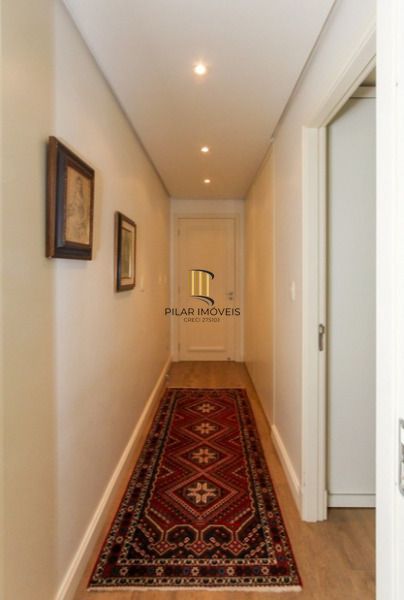 Vende-se amplo apartamento de 195m², 3 Suítes, 3 Vagas, localizado no bairro Bela Vista