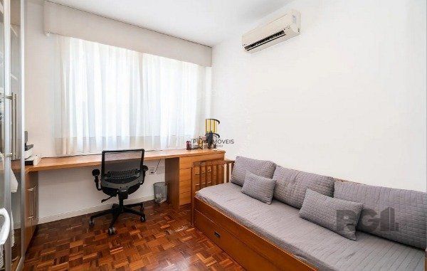 Vende-se apartamento 3 quartos com suíte e duas vagas - 134m² - Moinhos de Vento