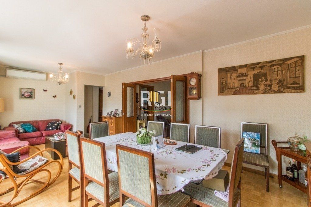 Apartamento á Venda - 140m², 3 dormitórios, sendo 1 suites, 2 vagas - São João