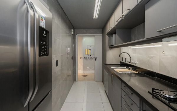 Vende-se cobertura com 2 dormitórios, sendo 1 suíte no bairro Auxiliadora