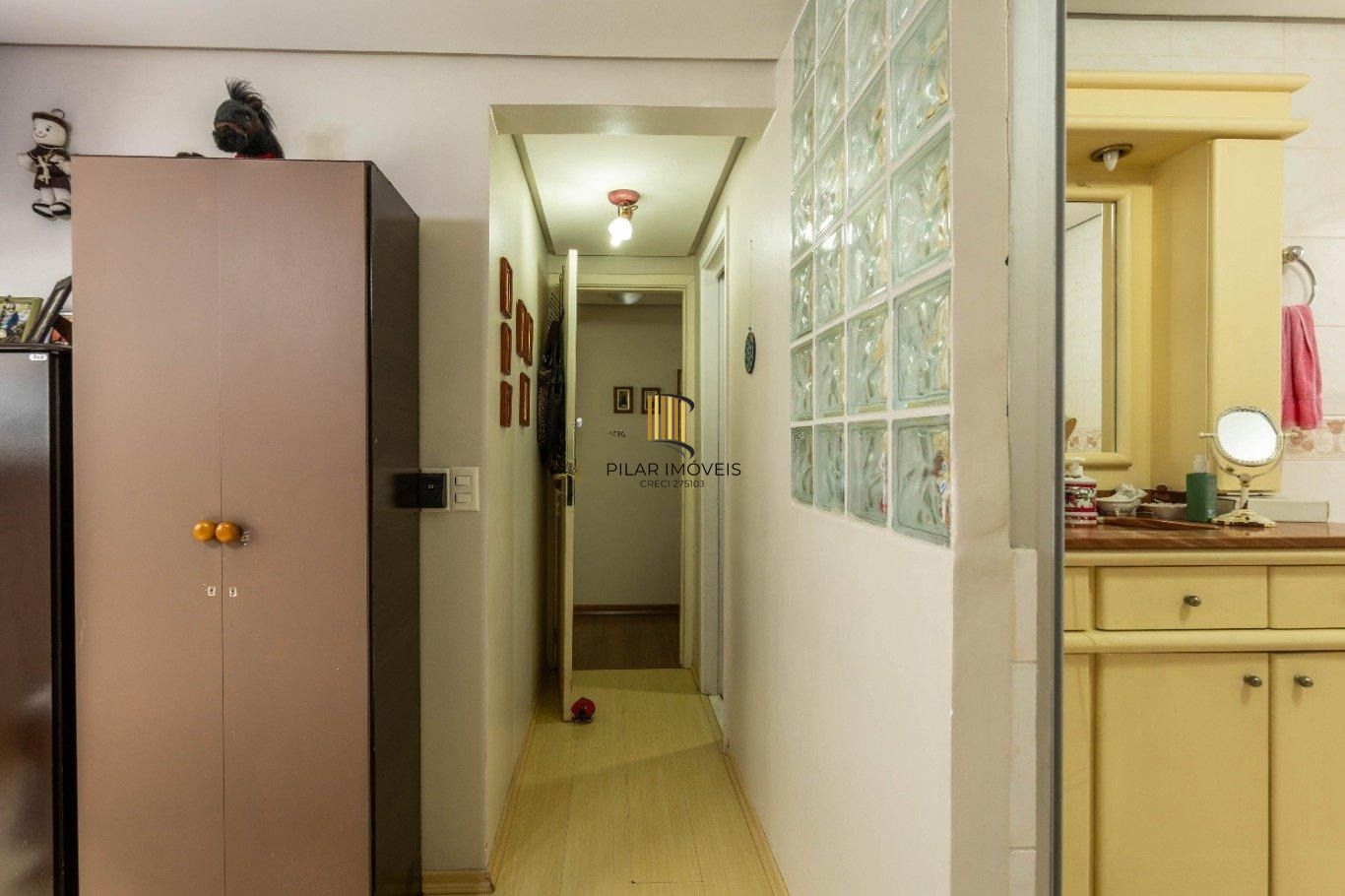 Vende-se cobertura com 3 quartos,(1 suíte) e 1 vaga – 167 m² – Bom Fim