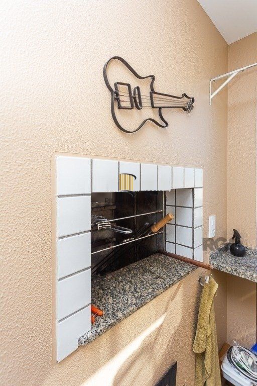 Apartamento 2 dormitórios, 2 banheiros, 1 vaga de garagem no Bairro Independência