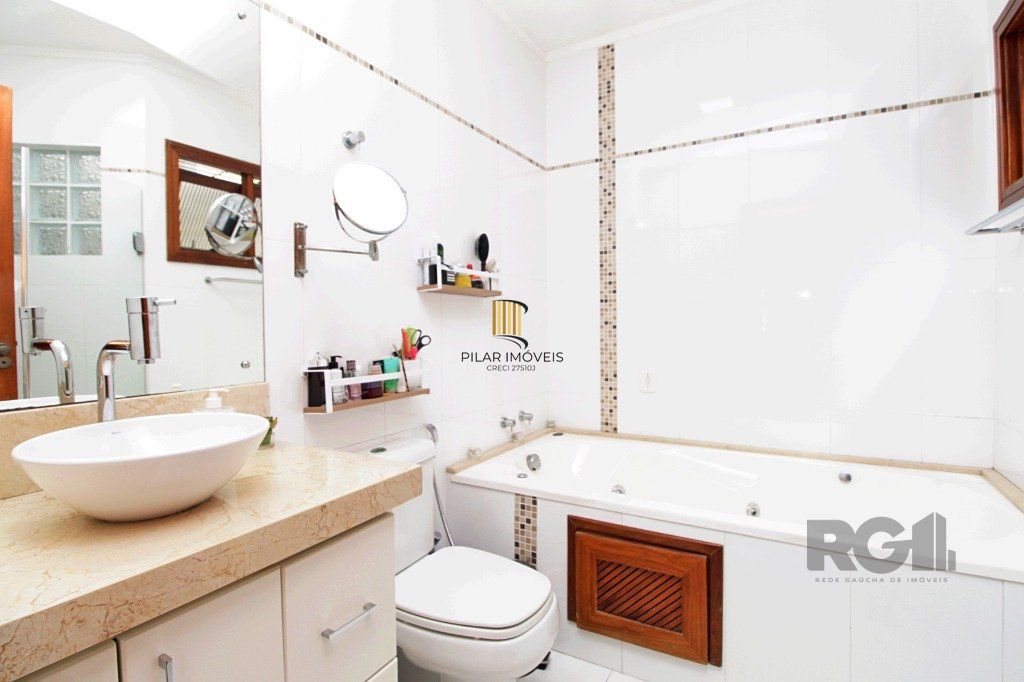 Vende-se casa duplex 3 dormitórios com 2 vagas próximo ao Clínicas - Santana