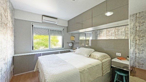 Apartamento de 2 dormitórios, 1 suíte e 1 vaga de garagem coberta e escriturada no bairro Floresta