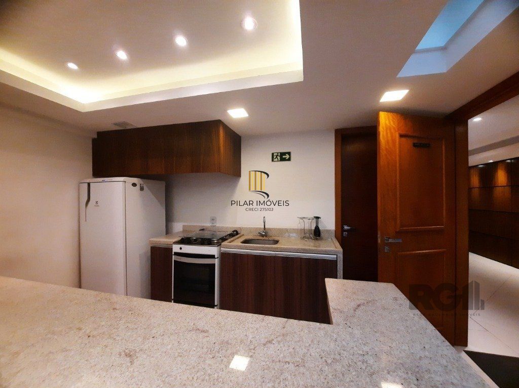 Vende-se apartamento impecável 2 quartos com suíte, 2 vagas cobertas, próximo da PUCRS - 80m² - Jardim Botânico