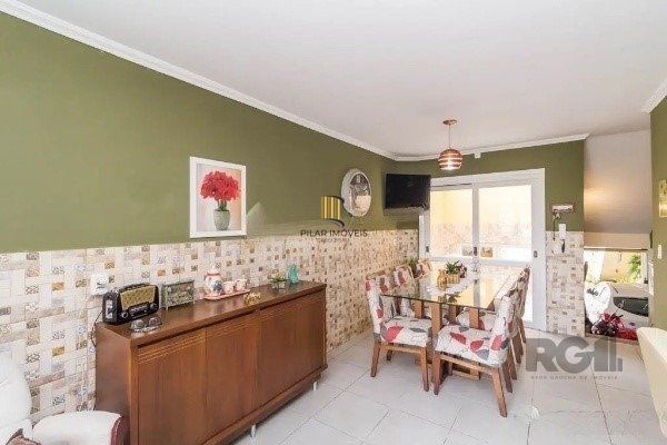 Vende-se belo sobrado com 3 quartos com suíte e 3 vagas cobertas - 182m² - Vila Ipiranga