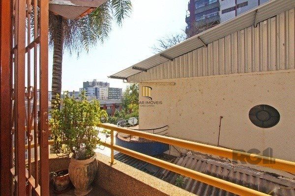 Vende-se bela cobertura 3 quartos com suíte, 2 vagas, dependencia completa em prédio com elevador - 220m² - Floresta