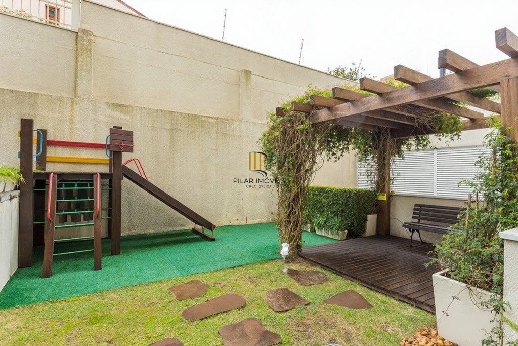 Vende-se apartamento com 2 quartos (1 suíte), 55m² e 2 vagas – Petrópolis