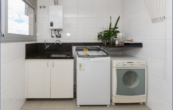 Vende-se amplo apartamento de 195m², 3 Suítes, 3 Vagas, localizado no bairro Bela Vista