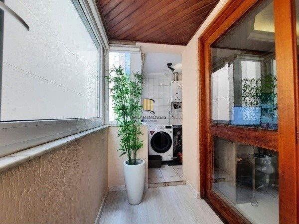 Vende-se apartamento com 2 quartos (1 suíte), 61 m² e 1 vaga – Petrópolis
