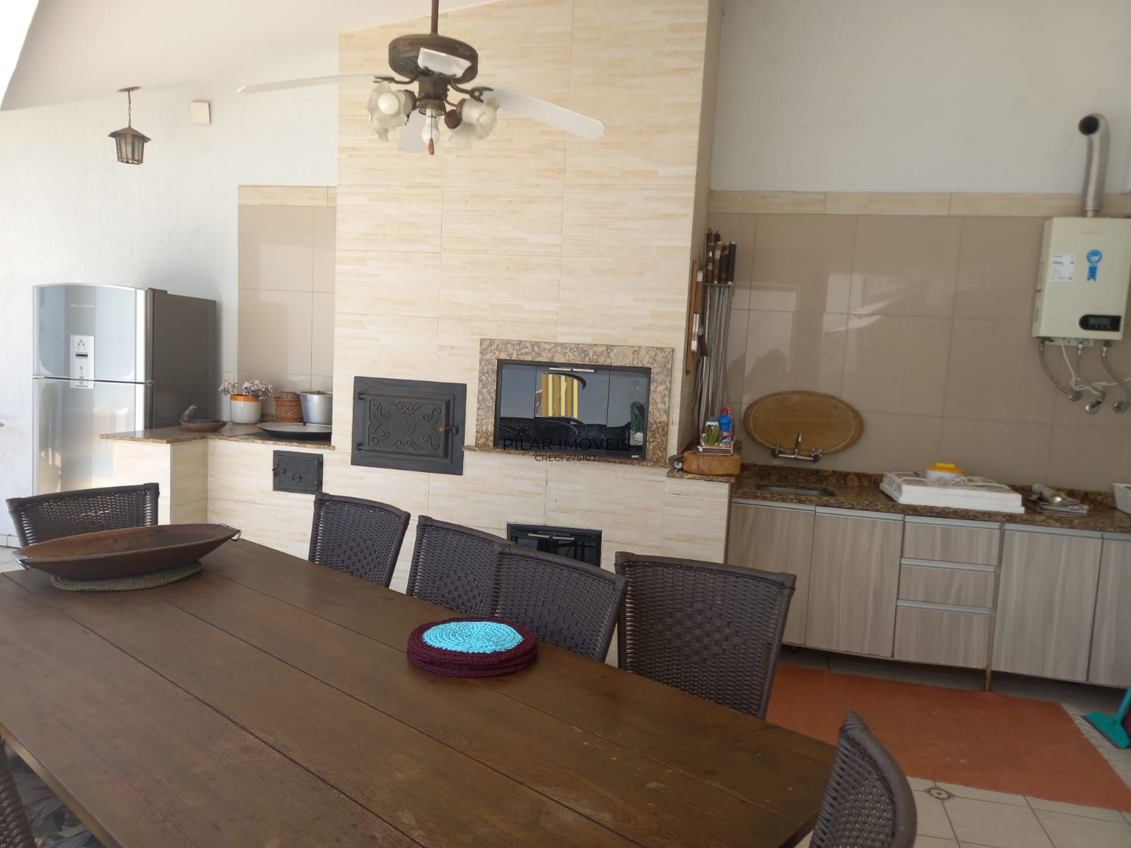 Vende-se sobrado com 5 quartos (3 suítes), 428m² e 3 vagas – Alto Petrópolis