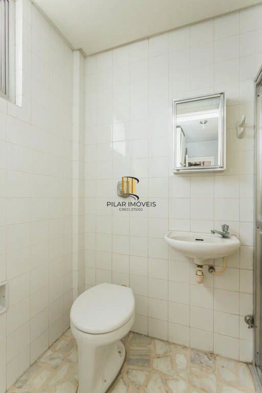 Vende-se ampla cobertura com 3 quartos (1 suíte), 283m² e 2 vagas - Petrópolis