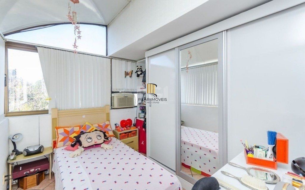 Vende-se cobertura - 171m², 2 dormitórios, sendo 1 suite, 2 vagas - Petrópolis