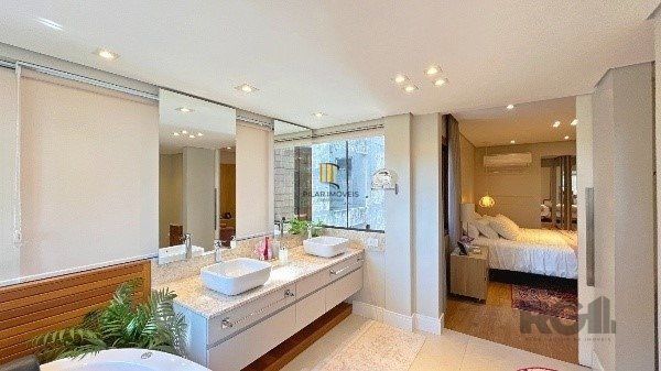 Apartamento de 200m², 4 quartos, 1 suíte e 4 vagas – Moinhos de Vento